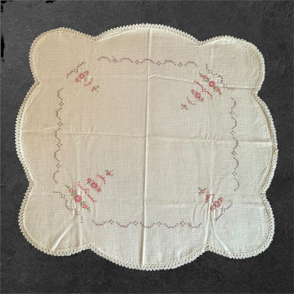 Vintage Hand Embroidered Floral Doily Centerpiece Scalloped Lace 24x24